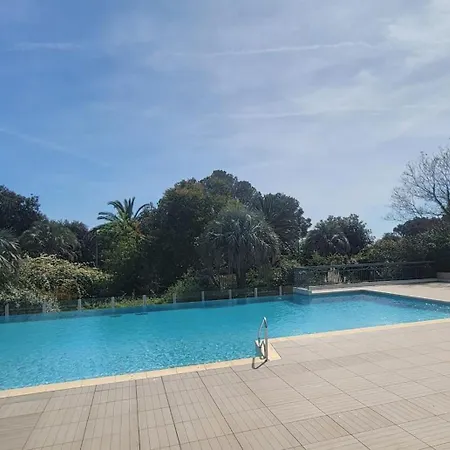 2 With Pool And Balcony In Appartement Fréjus