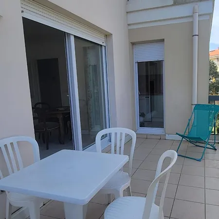 2 With Pool And Balcony In Appartement *
