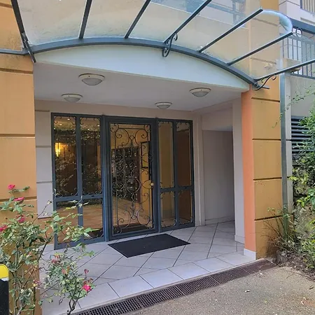 2 With Pool And Balcony In * Фрежюс