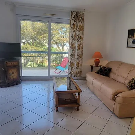 2 With Pool And Balcony In Apartment Frejus