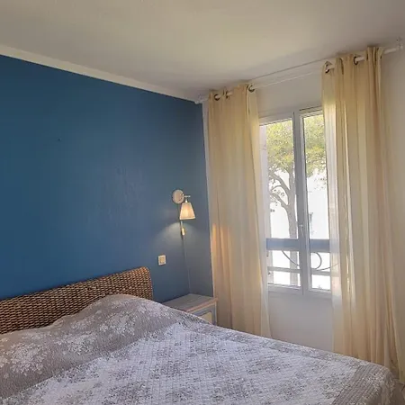 2 With Pool And Balcony In Apartment *