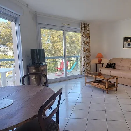 2 With Pool And Balcony In Apartment Frejus